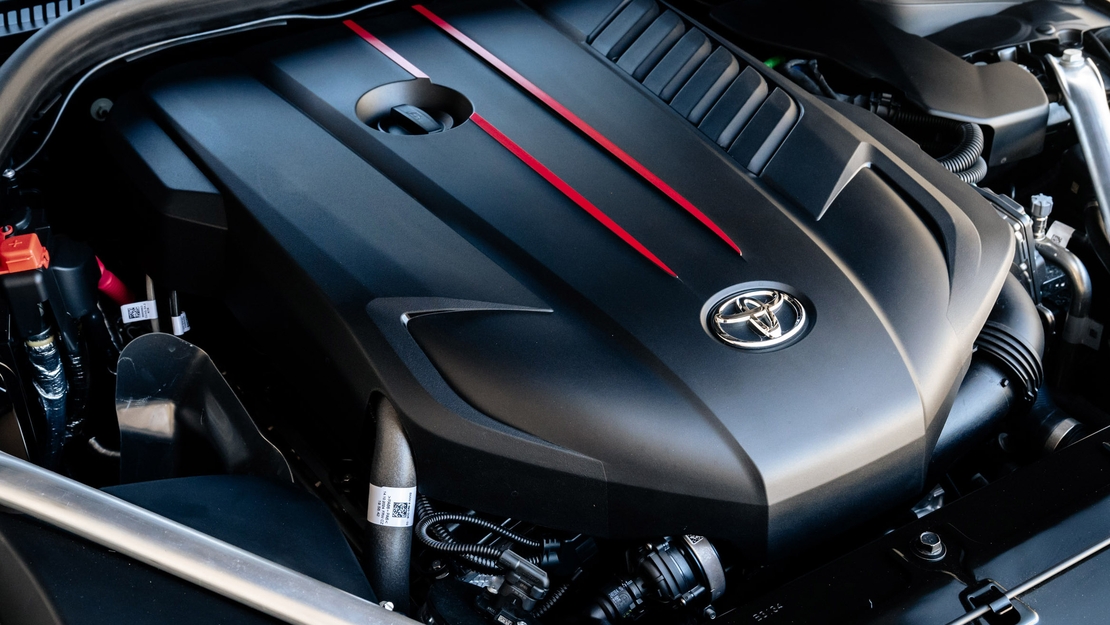 GR-Supra-A90-Final-Edition-interieur-motorblok
