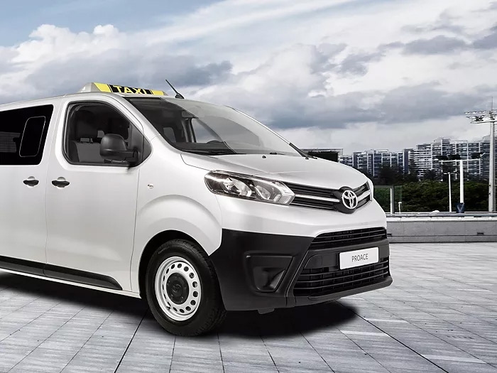Toyota-dealersites-maatwerk-voor-vakmannen-img-taxi-en-personenvervoer