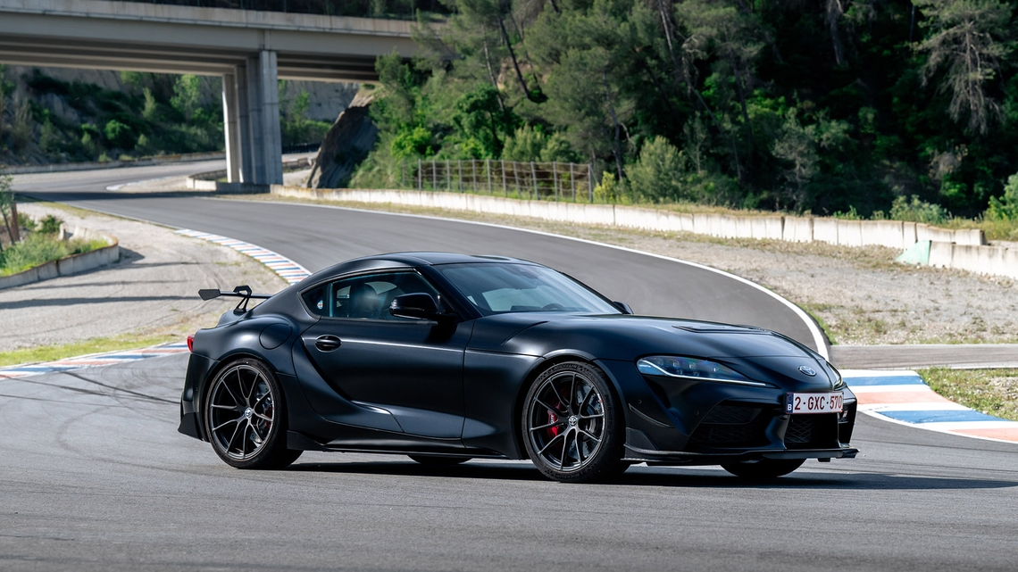 GR-Supra-A90-Final-Edition-Dynamisch-rechter-zijaanzicht-exterieur