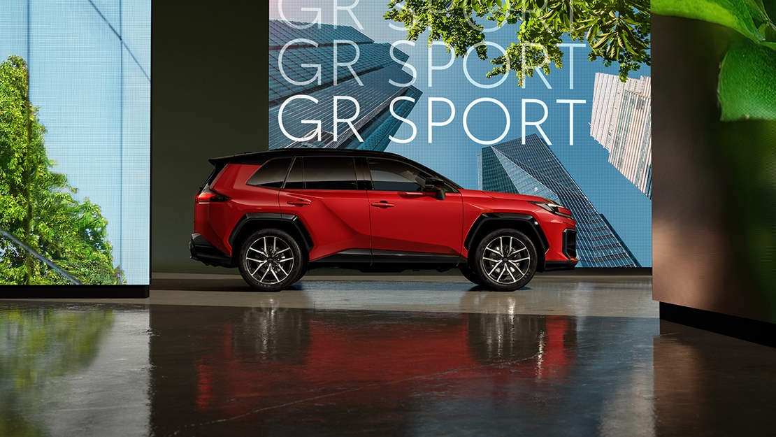 Toyota-RAV4-GR-Sport-PHEV-exterieur-zijkant